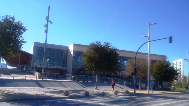 La puerta principal de la ciudad deportiva Parc Central. / lp