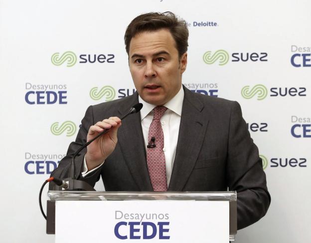 El presidente de El Corte Inglés, Dimas Gimeno, ayer durante su conferencia en Madrid. / efe