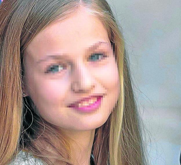 Imagen pixelada de Leonor de Borbón en la Misa de Pascua en la Catedral de Mallorca el pasado 1 de abril. / EFE