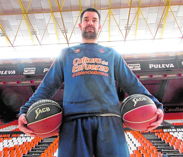 Rafa Martínez acumula 330 partidos ligueros con la camiseta taronja en diez temporadas. / j. bermejo