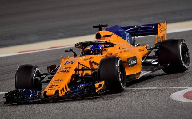 Fernando Alonso rueda en Baréin. /Afp