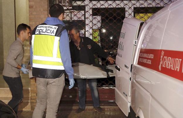 Muerte violenta de una niña de dos años en noviembre de 2017 en Alzira. / efe/juan carlos cárdenas