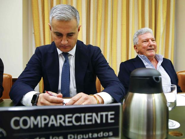 Ricardo Costa, durante su comparecencia ayer en el Congreso. / EFE/J.P.Gandul