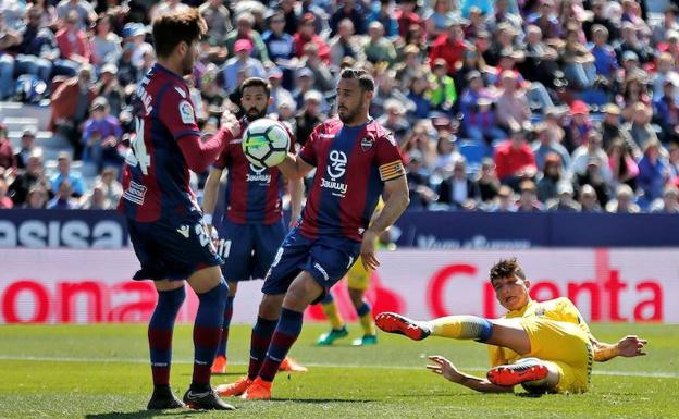 Pedro López durante el encuentro contra Las Palmas./EFE