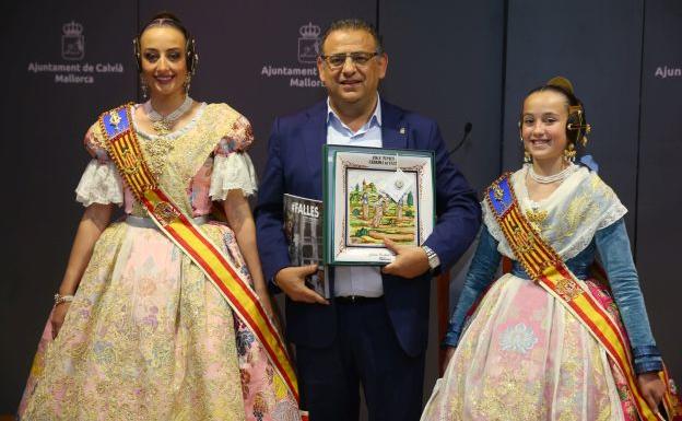 Rocío Gil y Daniela Gómez, en el Ayuntamiento de Calvià de Mallorca./Junta Central Fallera