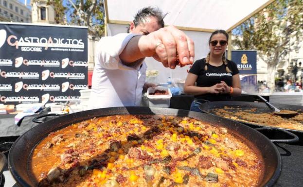 Celebración del Tastarròs 2018 en la plaza del Ayuntamiento en Valencia./