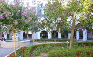 Plaza Mayor y Ayuntamiento de Majadahonda./