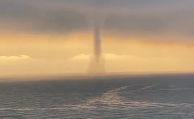 Manga Marina en el mar frente a la costa de Orihuela.