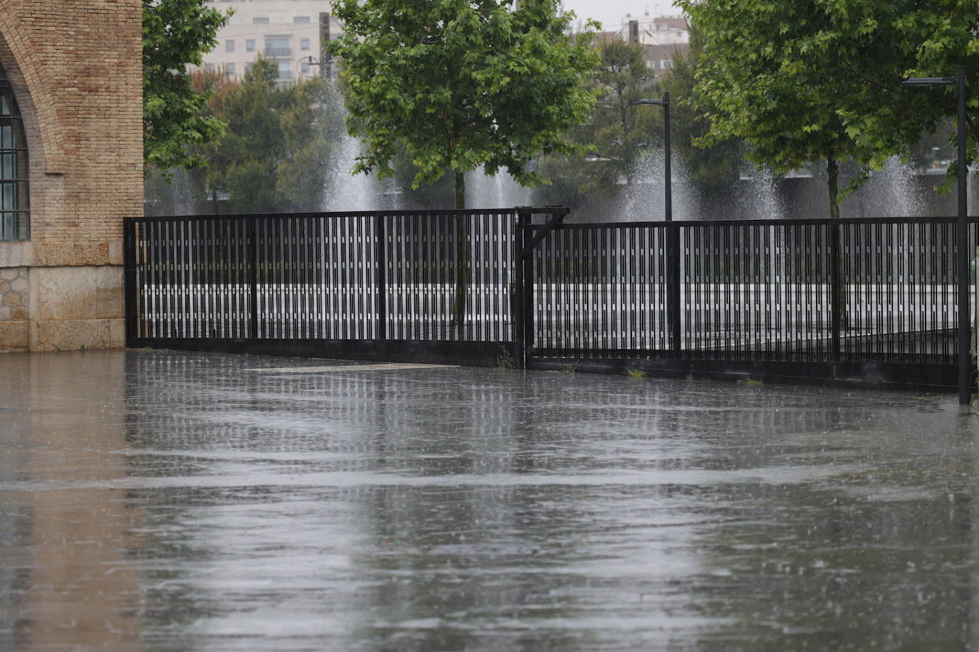 Fotos Valencia Ordena Cerrar Los Parques Y Cementerios Por La Lluvia