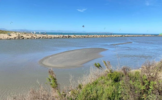 Ría llena de sedimentos en Guardamar del Segura.