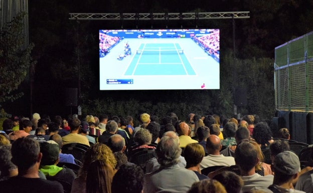 Los espectadores tuvieron que quedarse despiertos toda la noche para seguir la final.