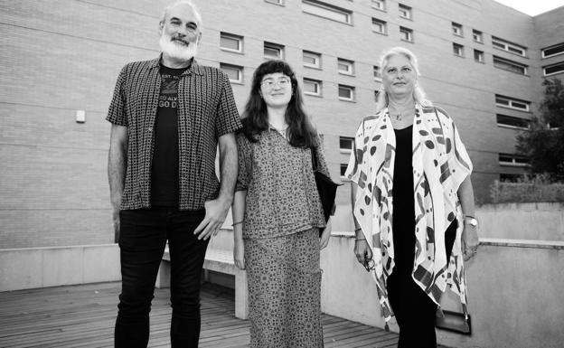 Ganador. El padre de Marina #Carreras, Irene López y Silvia Alapont.