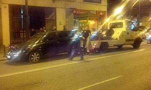 Uno de los vehículos retirados esta tarde-noche de las inmediaciones de Mestalla. / J. Martínez/