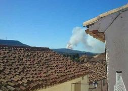 El fuego, localizado en la montaña. / Cristina Roca/