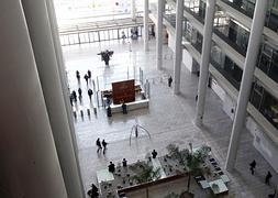 Una anciana muere en la Ciudad de la Justicia de Valencia cuando iba a un juicio sobre preferentes