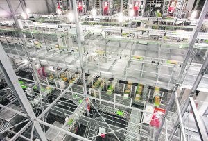 Los diferentes niveles que conforman el almacén mecanizado para productos congelados de Mercadona en Ribarroja. ::
LP/