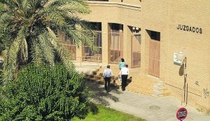 La falta de material ha ralentizado el trabajo en el Registro. ::
J.R./