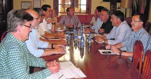 La reunión, celebrada en Benicarló, estuvo presidida por el alcalde de la ciudad, Marcelino Domingo. ::
LP/