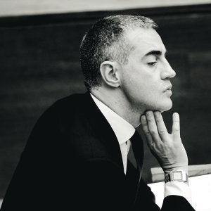 Pendiente. Camps sólo evitará que se abra juicio si Costa paga la multa. ::
TX. RODRIGUEZ
Pensativo. Costa reflexiona sobre qué decisión tomar. Pagar o no. ::
TX, RODRIGUEZ/