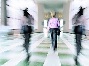 En España, el personal interino que trabaja dentro de la Administración Pública supera el 24% respecto al total de su plantilla./