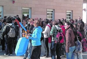 Protesta de los estudiantes del IES Maria Ibars de Dénia. :: LP/