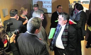 El conseller Vela, antes de comenzar una reunión de la Mesa de la Función Pública. :: JUAN JOSÉ MONZÓ/
