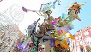 Color. La falla es una explosión de color en homenaje a las flores.
:: JESÚS SIGNES/