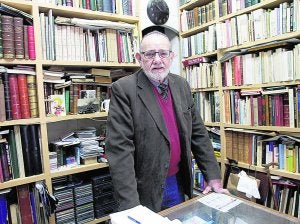 Boado posa ante su biblioteca. ::
IRENE MARSILLA/