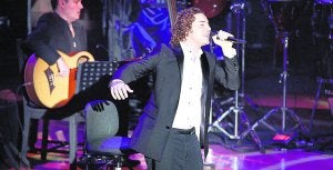 David Bisbal, anoche en el Palau de les Arts Reina Sofía de Valencia, durante el concierto. / Jesús Signes/