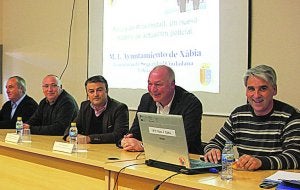 EL alcalde, y el edil de Seguridad, en las jornadas policiales.
:: LP/