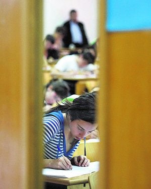 Exámenes de selectividad en la Universitat Jaume I. :: TONI LOSAS/