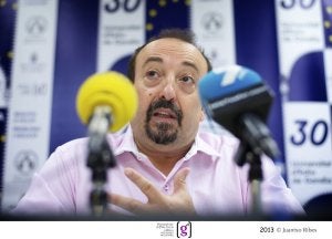 Enrique Cantón ayer en los jardines de la Casa de la Marquesa de Gandia. ::
J.RIBES/