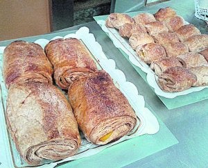 Una bandeja de 'cachaps' del horno que posee la patente. :: LP/