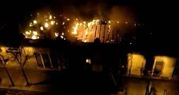 Momento en que el fuego consumía el edificio. / E.O.::/