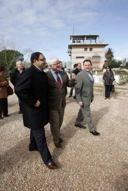 Rafael Solera, García Antón y Vicent R. García, ayer en Algemesí./