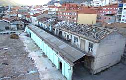 La empresa textil de la Estambrera, en Alcoy, presenta un aspecto de abandono desde el cese de actividad de la fábrica./