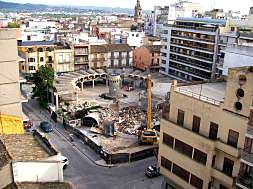 Obras de derribo en el mercado municipal de Algemesí./