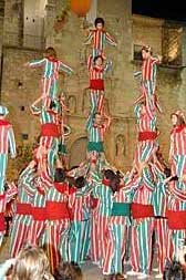 La Nova Muixeranga de Algemesí, ayer en la Plaza Mayor./