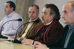 Los organizadores del Premi Joan Climent dan a conocer al ganador./