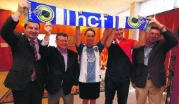 UNIDAD. El concejal Andrés Llorens, Valentín Botella, la alcaldesa Castedo, Mandiá y Blas Bernal, ayer, en el Ayuntamiento de Alicante./CARLOS RODRÍGUEZ/