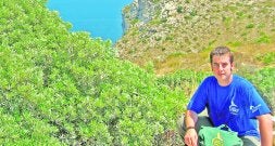 AVENTURERO Y COMPROMETIDO. El joven José Moragues, ayer, en la zona de la Plana de Xàbia. /LP/