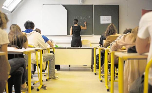 «Harta de aguantar la mala educación de los alumnos y del 