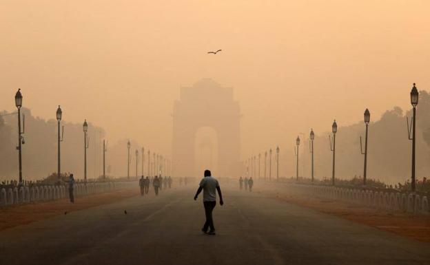 la contaminación es un efecto negativo para el ambiente donde los desechos del humano afectan a este.    Diccionariogoogle