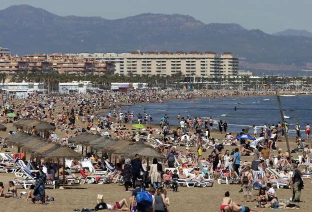 Vecinos De La Malvarrosa Lanzan Las Primeras Quejas Por El Ruido De Los Apartamentos Turisticos Las Provincias