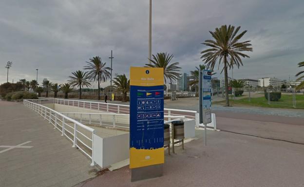Un hombre viola a una chica de 20 años en un parque deportivo de Barcelona