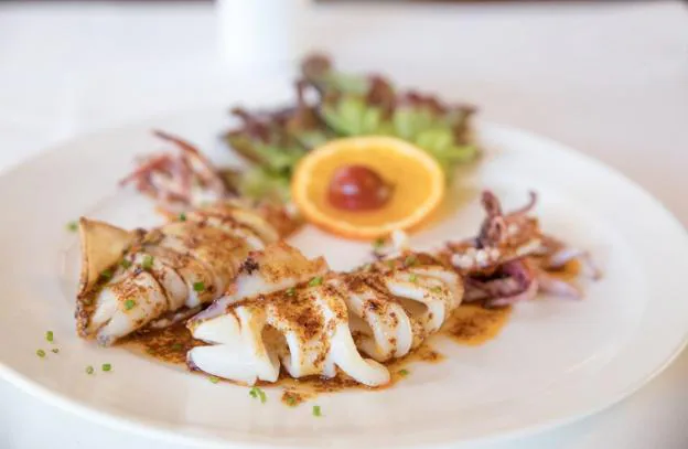 El plato de calamar que ofrece el restaurante Mezquida. /LP