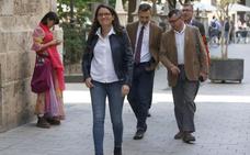 La consellera de Igualdad y Políticas Inclusivas, Mónica Oltra, camino de un pleno del Consell./J. MONZó