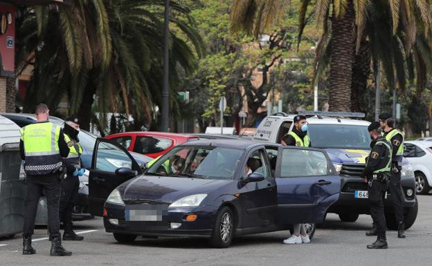 Certificado Estado Alarma Guardia Civil Y Policia Multaran Y Podran Detener Este Fin De Semana A Quien Circule Para Ir A Una Segunda Residencia Las Provincias