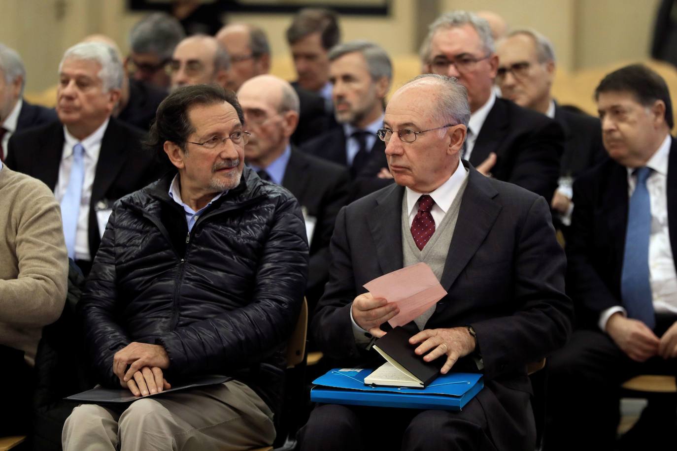 Rodrigo Rato, junto al consejero de Caja Madrid José Antonio Moral Santín, durante el juicio por la salida a Bolsa de Bankia /EFE