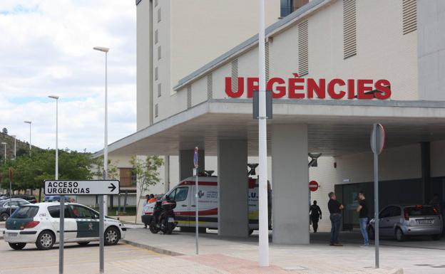 Entrada de Urgencias del hospital de Lliria. /toni Blasco